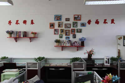 四年级办公室.jpg 四年级办公室.jpg