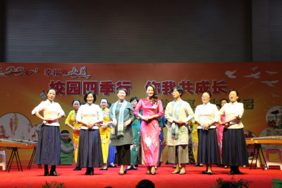 17教师表演《古美秋韵》.jpg 17教师表演《古美秋韵》.jpg