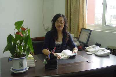 张玲玲校长工作照.jpg 张玲玲校长工作照.jpg