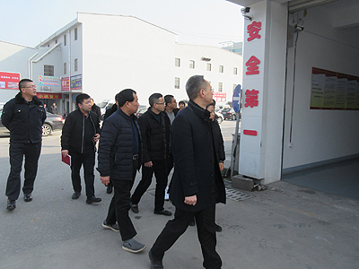 梅陇镇镇长陈浩来到民建村开展节前安全大检查