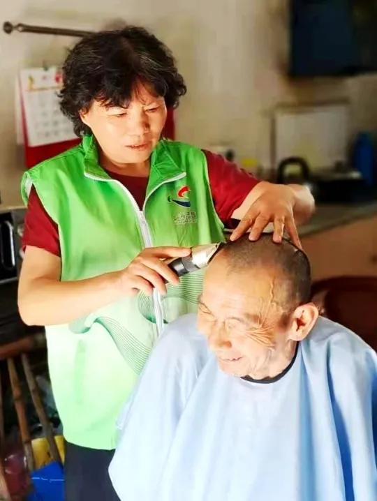 爱老敬老！69岁的她，成了纪东村老人的“守护神”